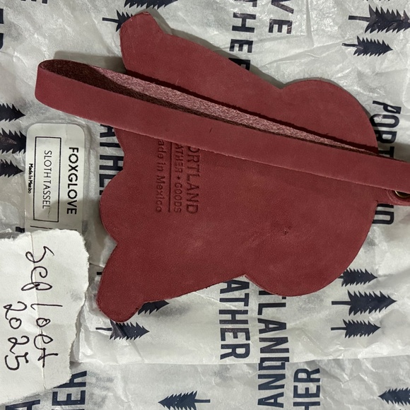 FOXGLOVE Portland Leather Sloth KEYCHAIN Charm FAST SHIP NEW - Picture 5 of 6